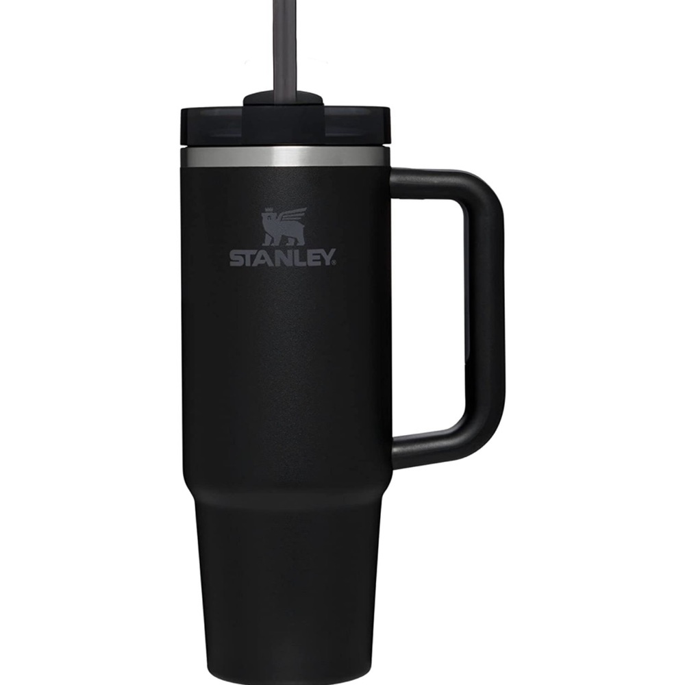 Stanley quencher 30 oz in black.